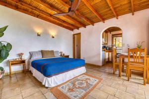 Chic Lakefront Retreat Casa Diamante Atitlan