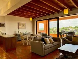 Spacious No Stairs Gated Community Pool Parking Gym - La Aurora