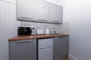 The Lincoln Suites near the Train StationWHOLE