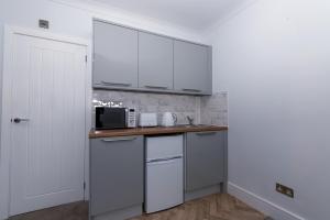 The Lincoln Suites near the Train StationWHOLE