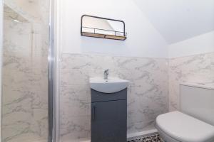 The Lincoln Suites near the Train StationWHOLE