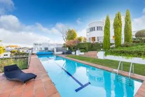 Timeless Beauty with Lake Views - Frankton Junction