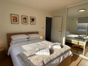 Cute & Light-filled Apartment - near Liverpool CBD