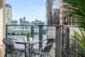 Marvel Stadium Apartment with Rooftop Pool and Free Parking