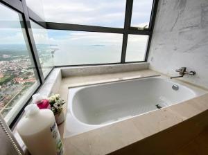 Silverscape Residence 3 Bedrooms Suite by MJ Holiday