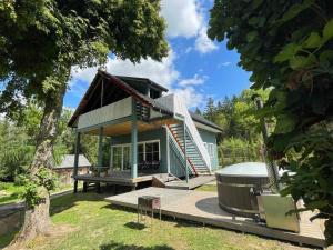 Namelis ant ežero kranto "Mėlynas namelis"