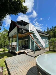 Namelis ant ežero kranto "Mėlynas namelis"