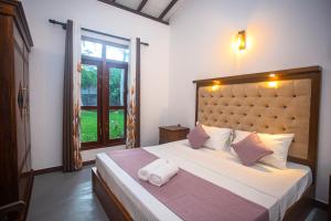 2BR Family Getaway Hikkaduwa- Sleep 6 - Surfing- Bikes and airport drop-off