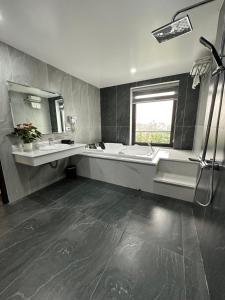 Phượng Hoàng hotel mỗ lao