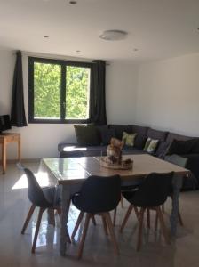 Maisons de vacances Maison individuelle plein centre avec jardin ,au pied du Mont Ventoux : photos des chambres