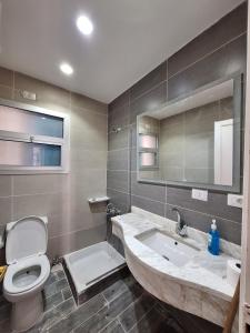 Luxury apartment 2 bedroom families only