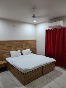 Pinnacle Hotel