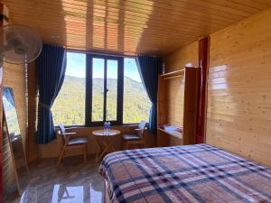 Phòng có giường cỡ King nhìn ra cảnh núi non (King Room with Mountain View)