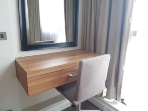 Modern 1BD Executive Suite, Netflix Wifi Pool Gym