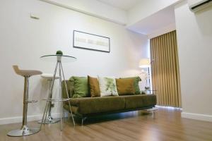 Modern 1BD Executive Suite, Netflix Wifi Pool Gym