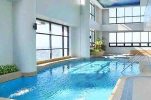 Modern 1BD Executive Suite, Netflix Wifi Pool Gym