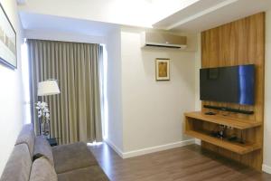 Modern 1BD Executive Suite, Netflix Wifi Pool Gym