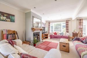 7 Sleeper Cosy Home in Windsor Parking & Legoland