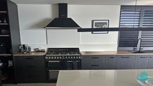 Tranquillity on the Lake, Absolute Lakefront With Pool