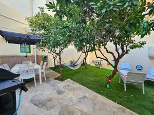 Local living in historic house with Private Garden - Msida