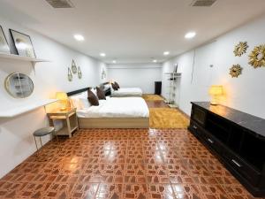 758 Ratchada MengJai 4BR 12PAX