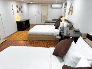 758 Ratchada MengJai 4BR 12PAX