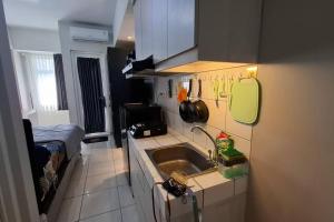 Studio with pool & next to mall