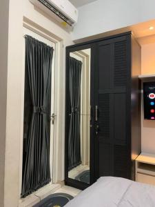 Studio with pool & next to mall