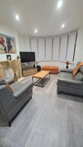 Freshen-up Stays Birmingham - Contractors, Insurance claims & Family Accommodation Specialist