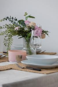 Cozy Apartment with Parking in Kraków by Noclegi Renters