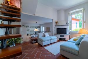 Loppia Secret Mansarda by Wonderful Italy