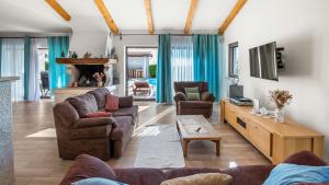 Villa Nira by Villas Holiday