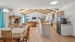 Villa Nira by Villas Holiday