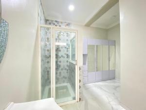 Super Wonderful 5 bedrooms with Bathroom Villa Marion Tomohon