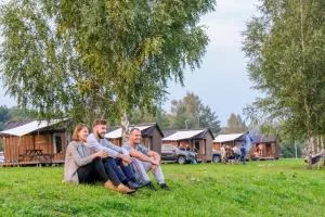 Kempings Daugavas lokos - 陶格夫匹尔斯