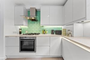 Azalea Apartment Home comforts by the river