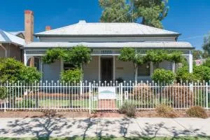 5 Connelly - Echuca Holiday Homes - 伊丘卡