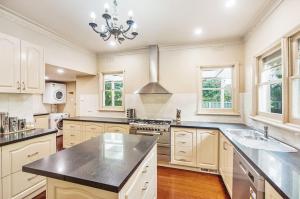 Ayr House - Echuca Holiday Homes