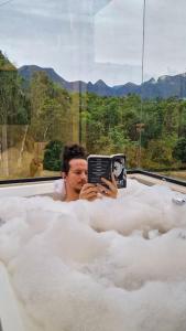 Casa de montanha com hidro no pé da serra