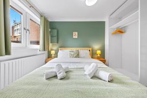 Azalea Apartment Home comforts by the river