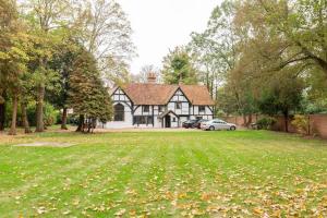Dorney Windsor Legoland 5 Star Stay for upto 14 guests