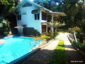 Vila Karuniamata Riverside Dengan Kolam Renang - Cipayung