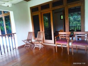 Vila Karuniamata Riverside Dengan Kolam Renang