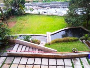 Vila Karuniamata Riverside Dengan Kolam Renang