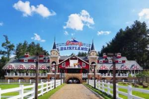 Vila Karuniamata Riverside Dengan Kolam Renang