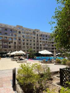 Florenza Khamsin Yara studio