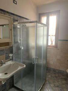 Dreibettzimmer mit Poolblick