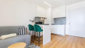 Infante Studio w Parking by LovelyStay