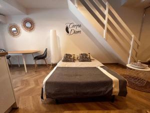 Studio moderne climatisé avec coin nuit, proche mer et Hauts de Cagnes