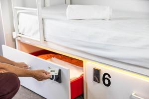 Quadruple Room with Private Bathroom room in Urbany Hostel BCN GO!